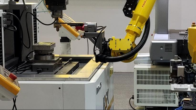 Gripper RCS with Robot Arm End Link 